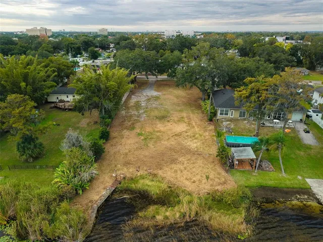 a view of a garden with lawn chairs