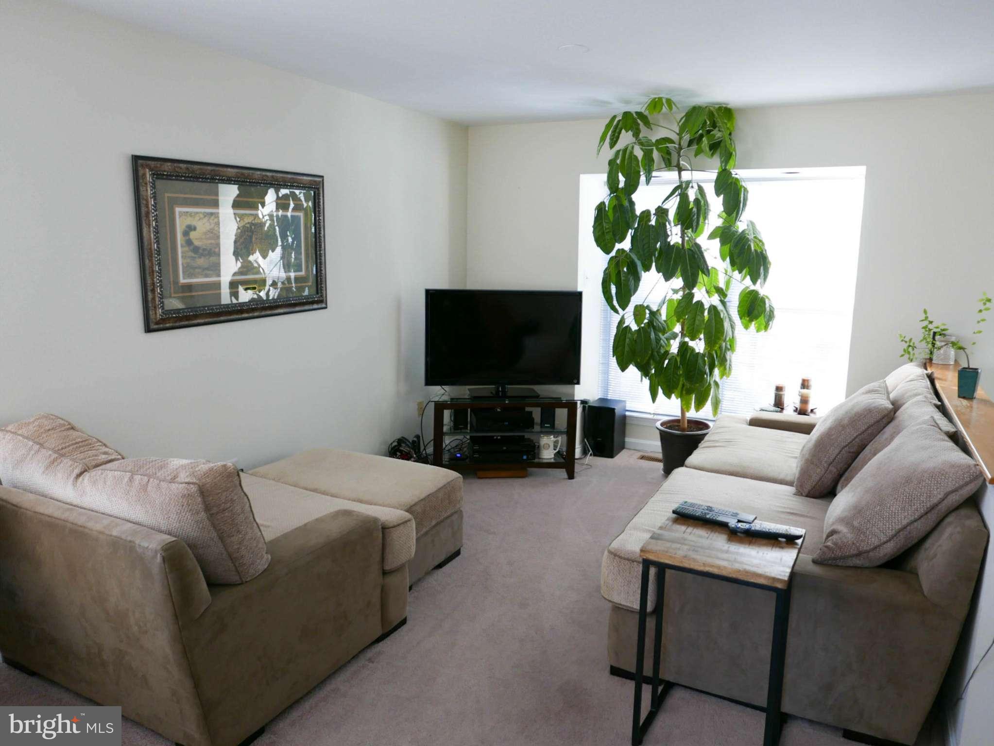 9507 Clocktower Lane Columbia, MD 21046 - Photo 2 of 9 Living Room
