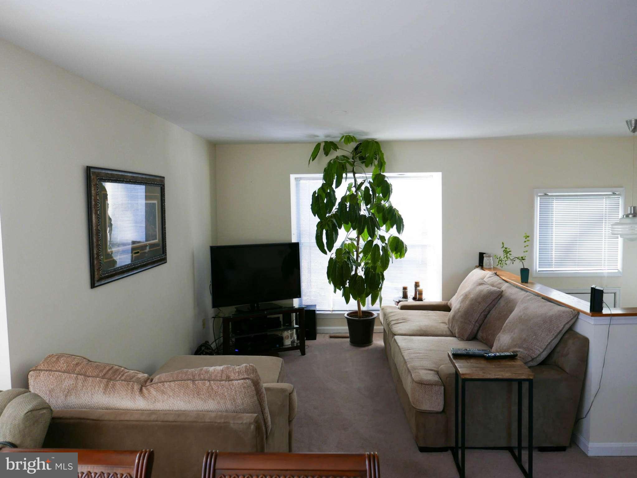 9507 Clocktower Lane Columbia, MD 21046 - Photo 6 of 9 Living Room