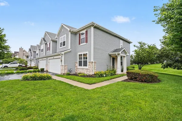 $2,750 | 937 Emerald Drive, Pingree Grove, IL 60140