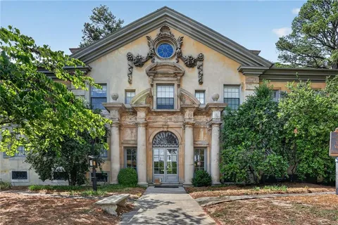 $729,000 | 200 Montgomery Ferry Drive Northeast, Unit 19, Atlanta, GA 30309