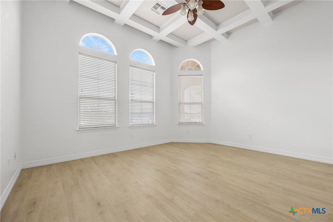 6717 Springwood Court Temple, TX 76502 - Photo 23 of 33 an empty room with windows and ceiling fan