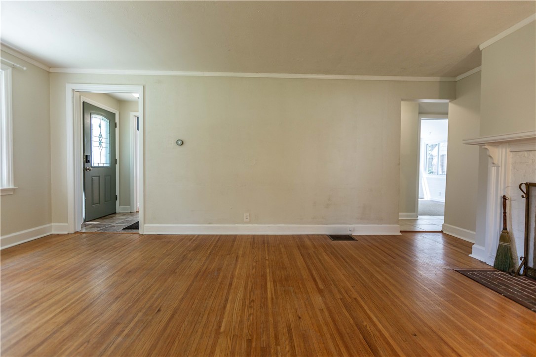 39 Ridgewood Drive Irondequoit, NY 14622 - Photo 9 of 23 Living Room
