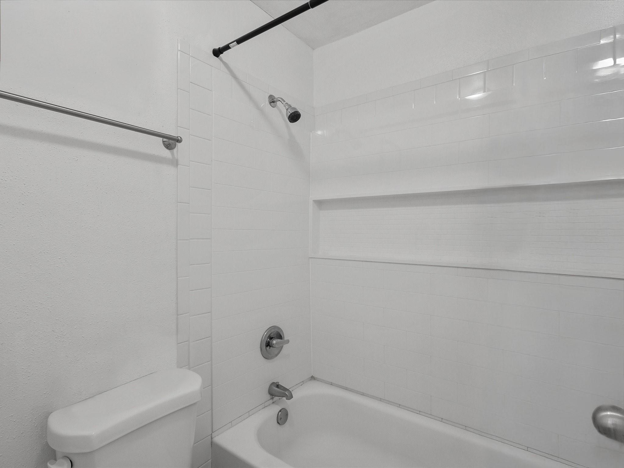 18515 Egret Bay Boulevard, Unit 1101 Webster, TX 77058 - Photo 15 of 30 a bathroom with a toilet and a bathtub
