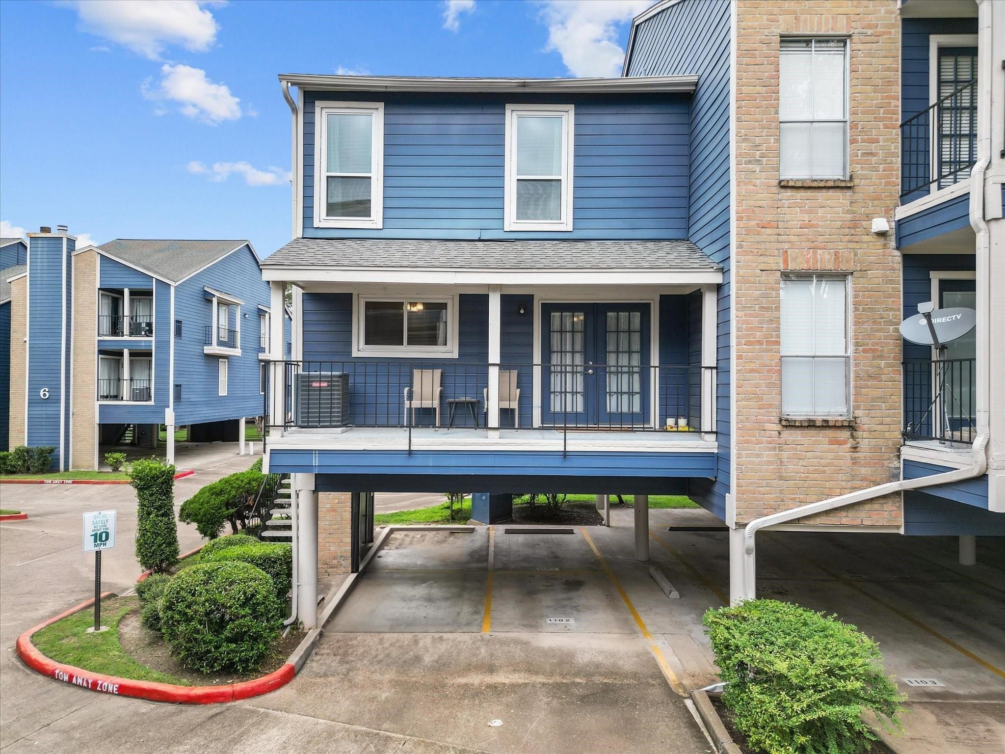 18515 Egret Bay Boulevard, Unit 1101 Webster, TX 77058 - Photo 23 of 30 a view of a house with swimming pool and sitting area