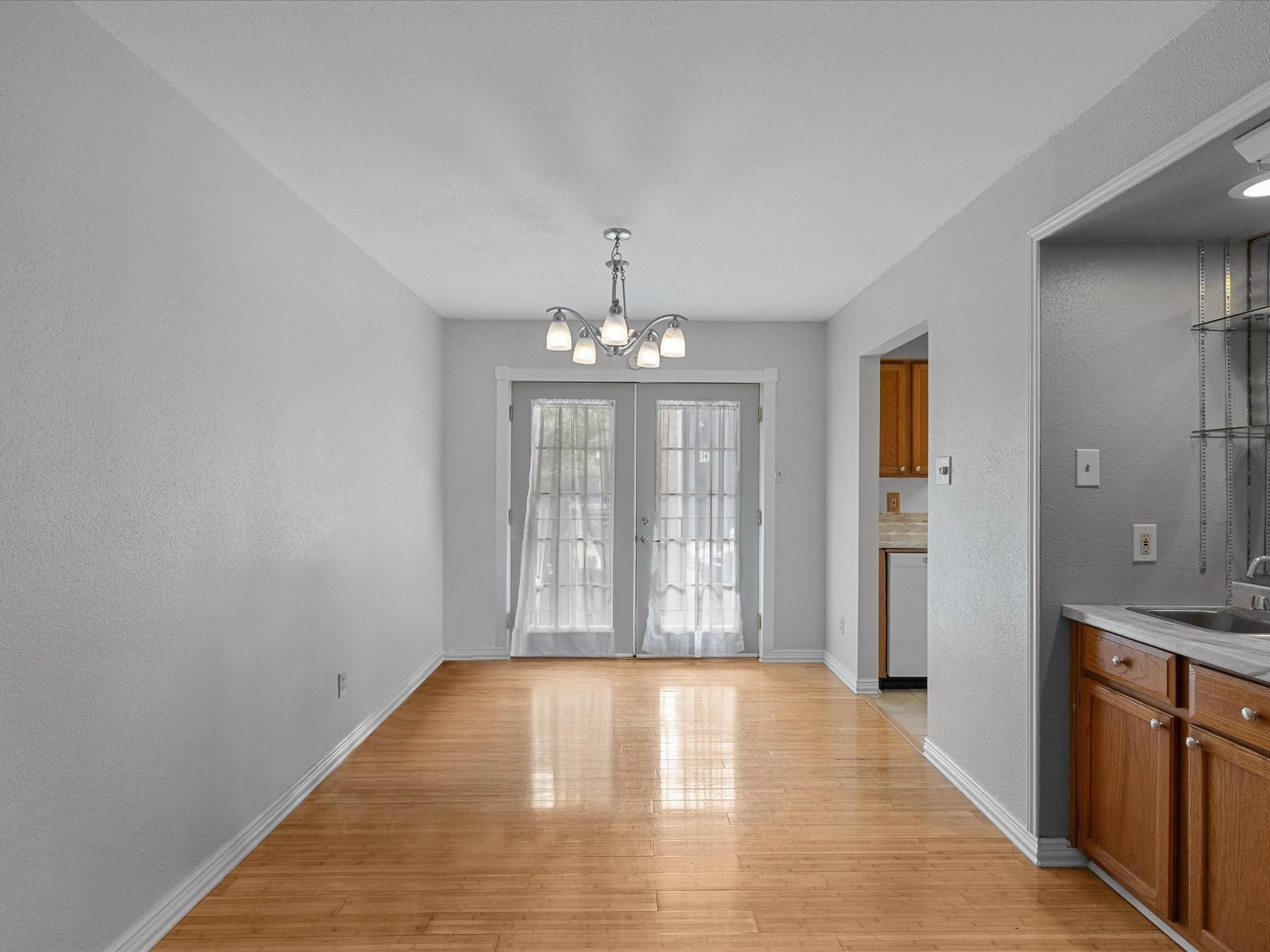 18515 Egret Bay Boulevard, Unit 1101 Webster, TX 77058 - Photo 9 of 30 a view of an empty room with glass door