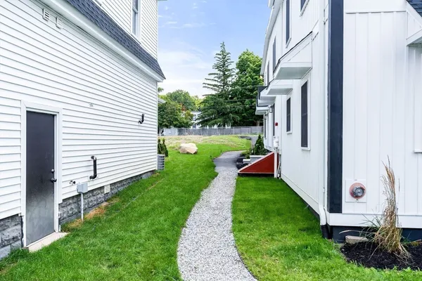 a view of back yard of the house