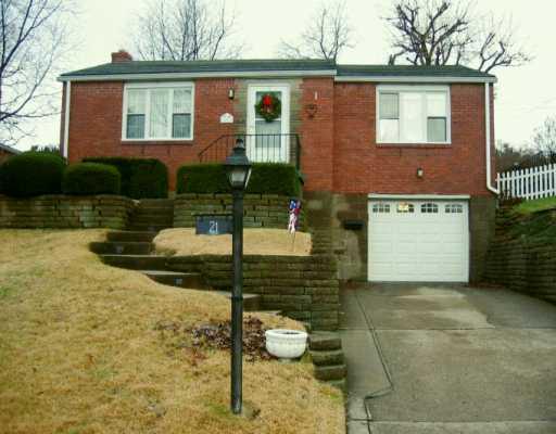 21 Robinhood Road Green Tree, PA 15220 - Photo 1 of 8 Exterior Front.