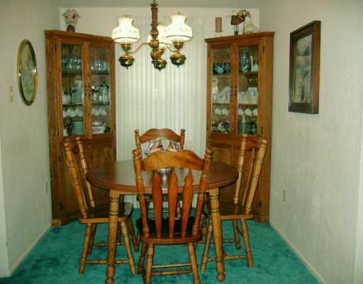 21 Robinhood Road Green Tree, PA 15220 - Photo 3 of 8 Dining Room.
