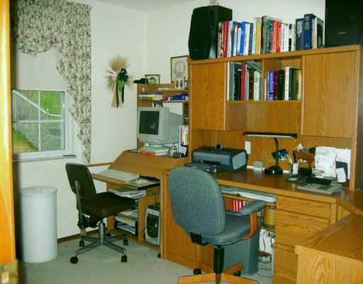 21 Robinhood Road Green Tree, PA 15220 - Photo 7 of 8 Studio/Study/Office.