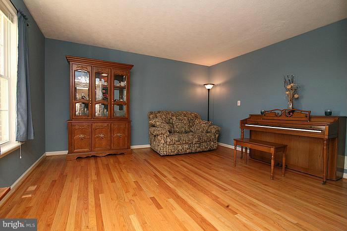 4120 Salem Bottom Road Westminster, MD 21157 - Photo 13 of 26 Living Room