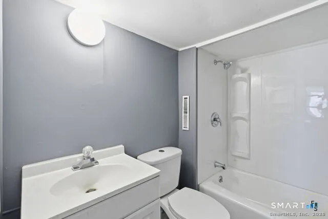 $2,500 | 76 Skinner Street, East Hampton, CT 06424