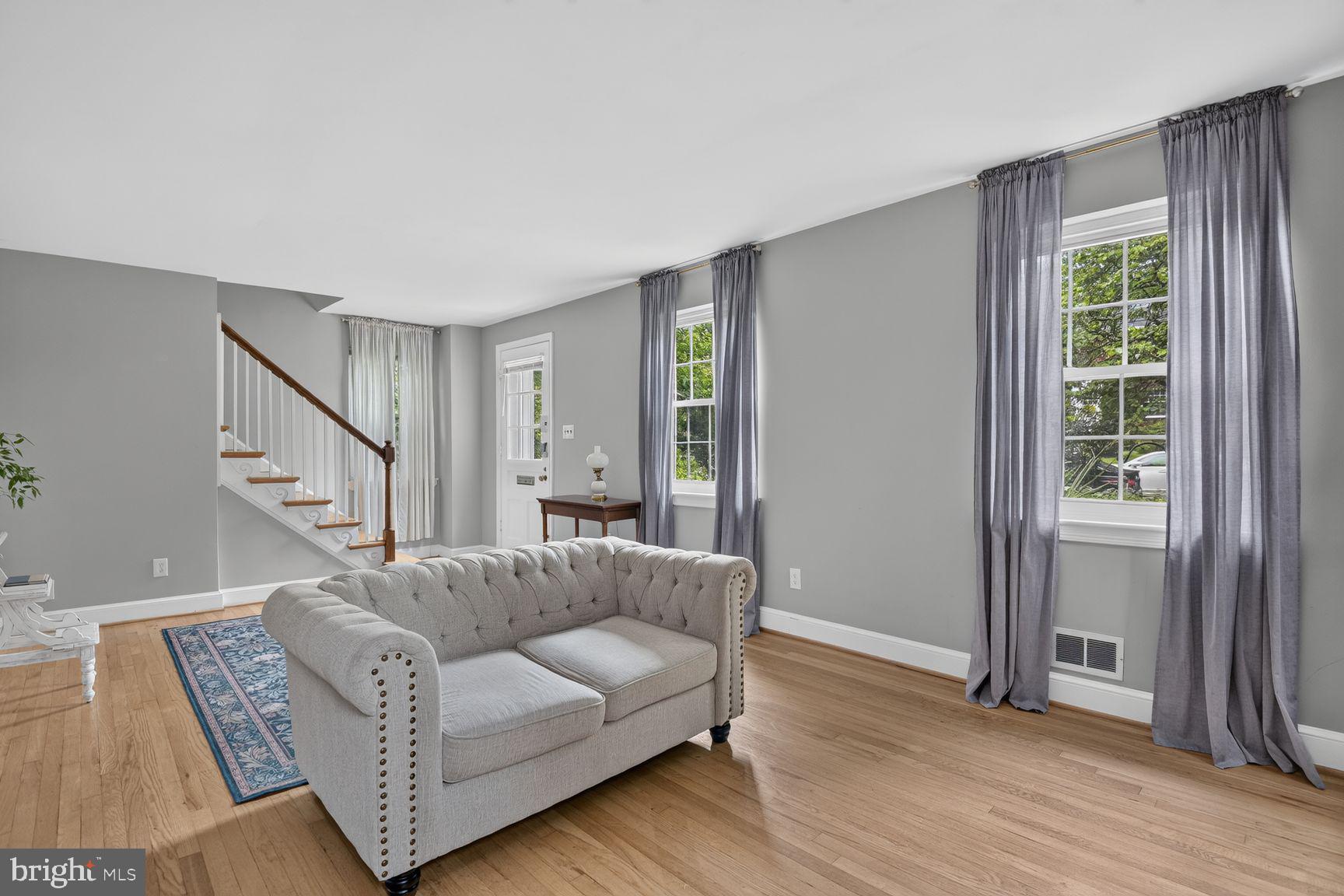 2611 Arvin Street Silver Spring, MD 20902 - Photo 10 of 42 Living Room
