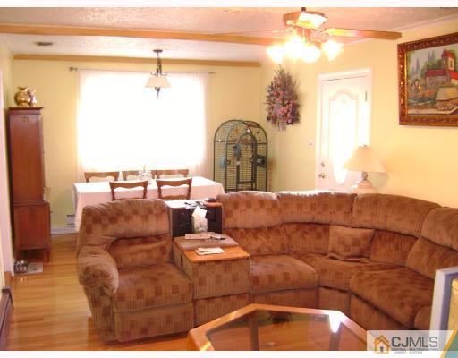 47 Cambridge Road Edison, NJ 08817 - Photo 5 of 10
