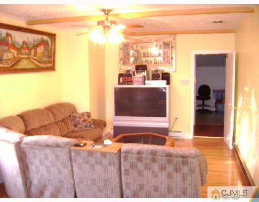 47 Cambridge Road Edison, NJ 08817 - Photo 6 of 10