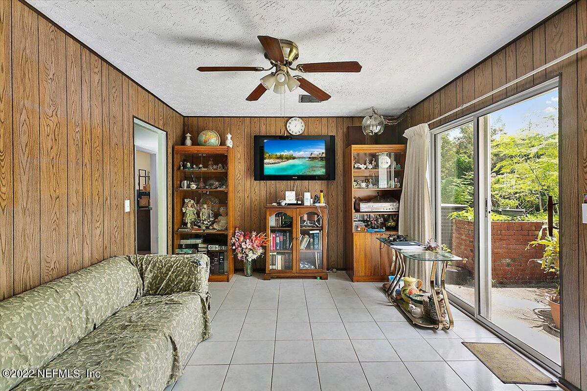 8324 Cassie Road Jacksonville, FL 32221 - Photo 3 of 12 03-Family Room