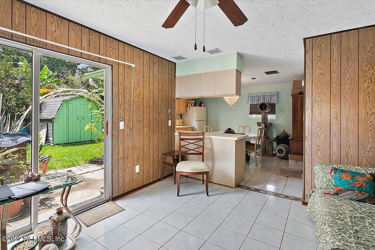8324 Cassie Road Jacksonville, FL 32221 - Photo 4 of 12 04-Family Room