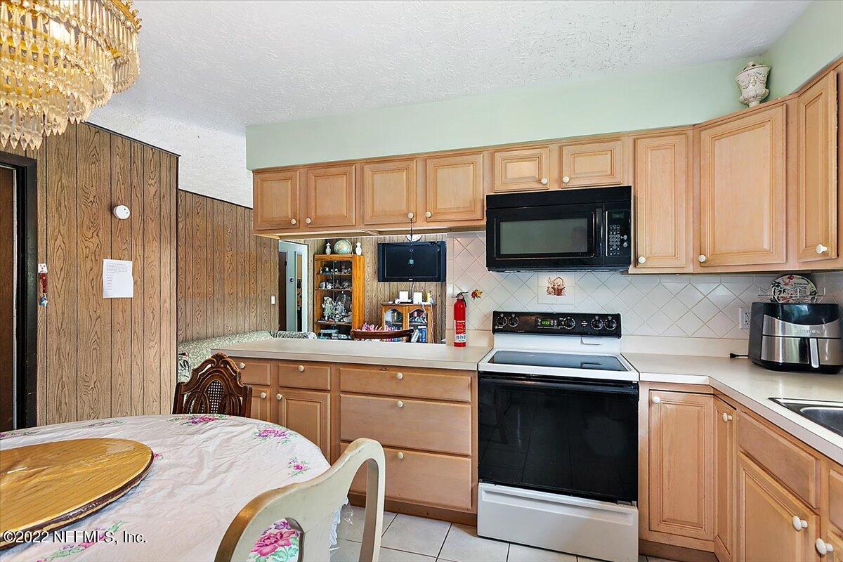 8324 Cassie Road Jacksonville, FL 32221 - Photo 6 of 12 06-Kitchen