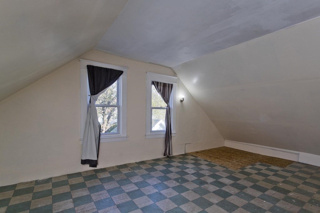 129 Eddy Street Springfield, MA 01104 - Photo 32 of 40 an empty room with windows