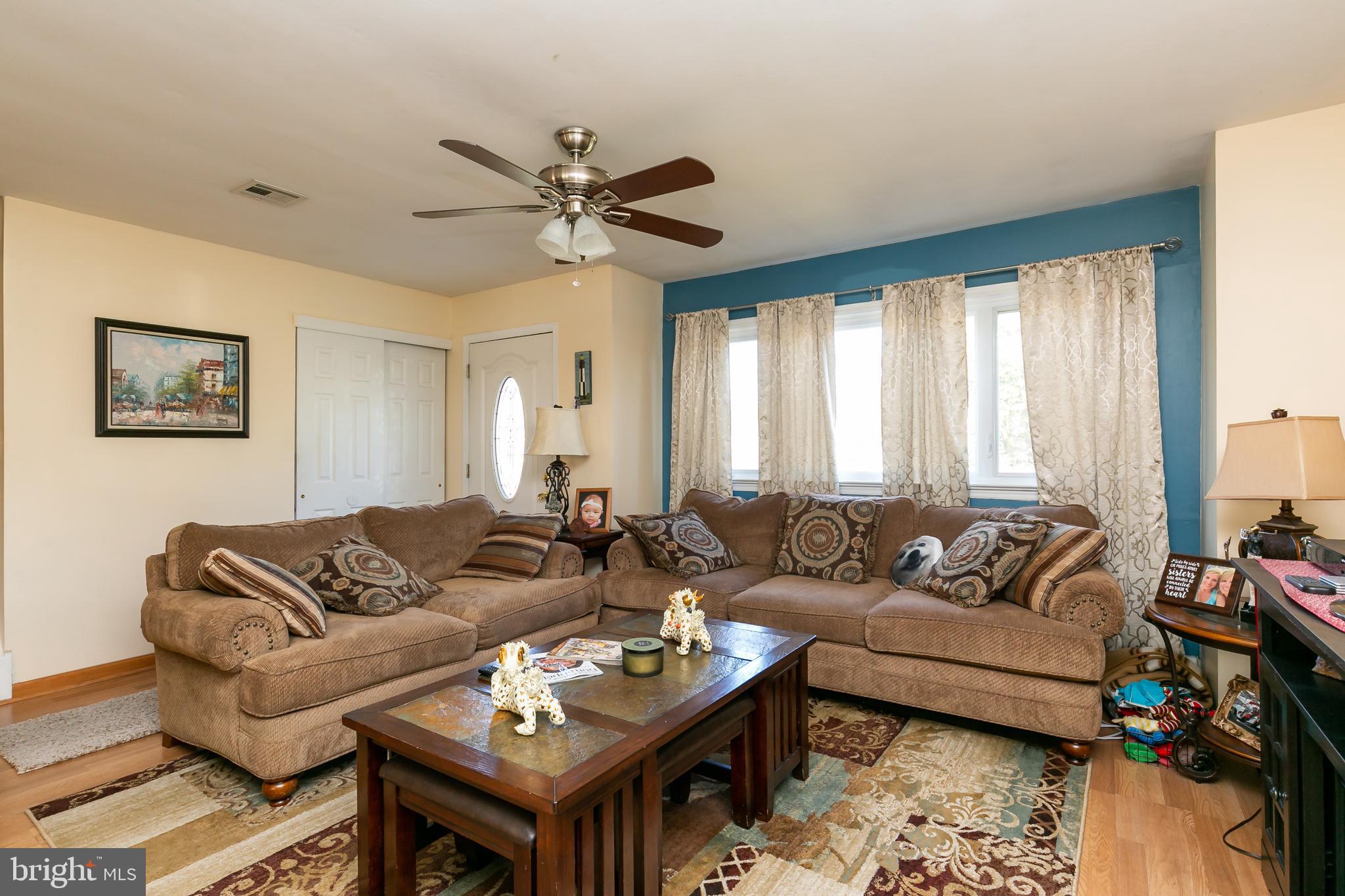 39 Hempstead Road Hamilton, NJ 08610 - Photo 3 of 20 Living Room
