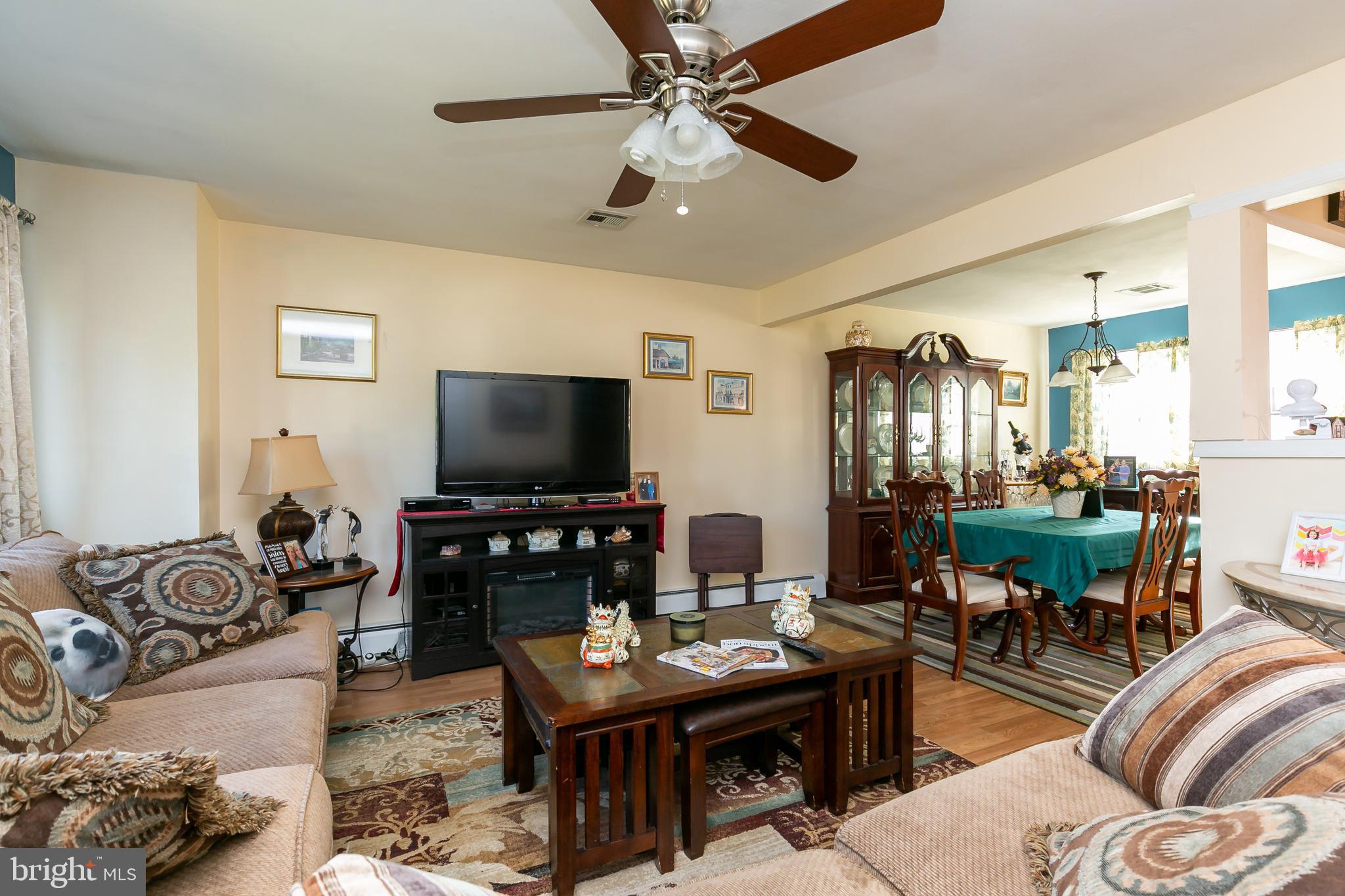39 Hempstead Road Hamilton, NJ 08610 - Photo 4 of 20 Living Room