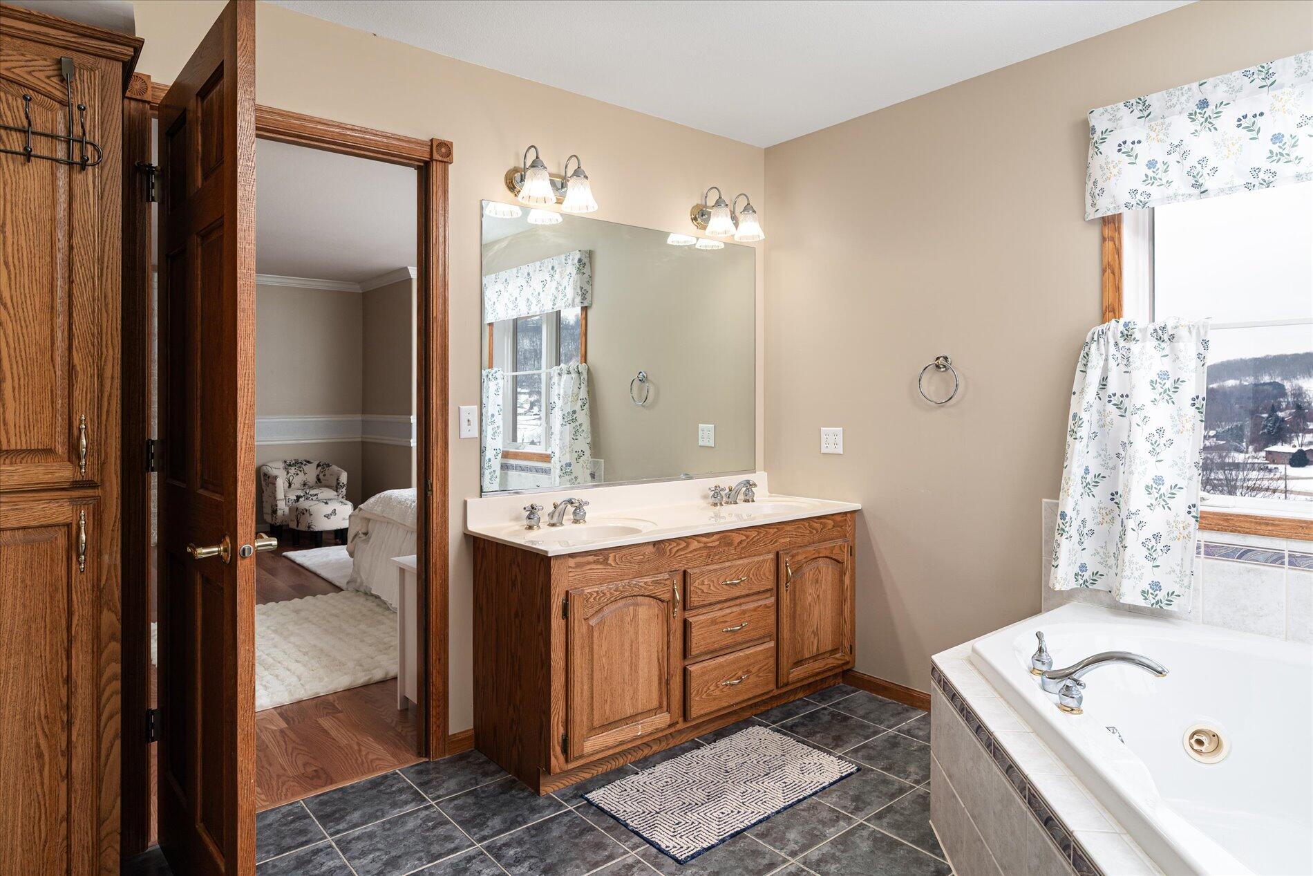 203 Eagles Bluff Road La Crescent, MN 55947 - Photo 22 of 45 15-203 Eagles Bluff Rd LaCrescent--17