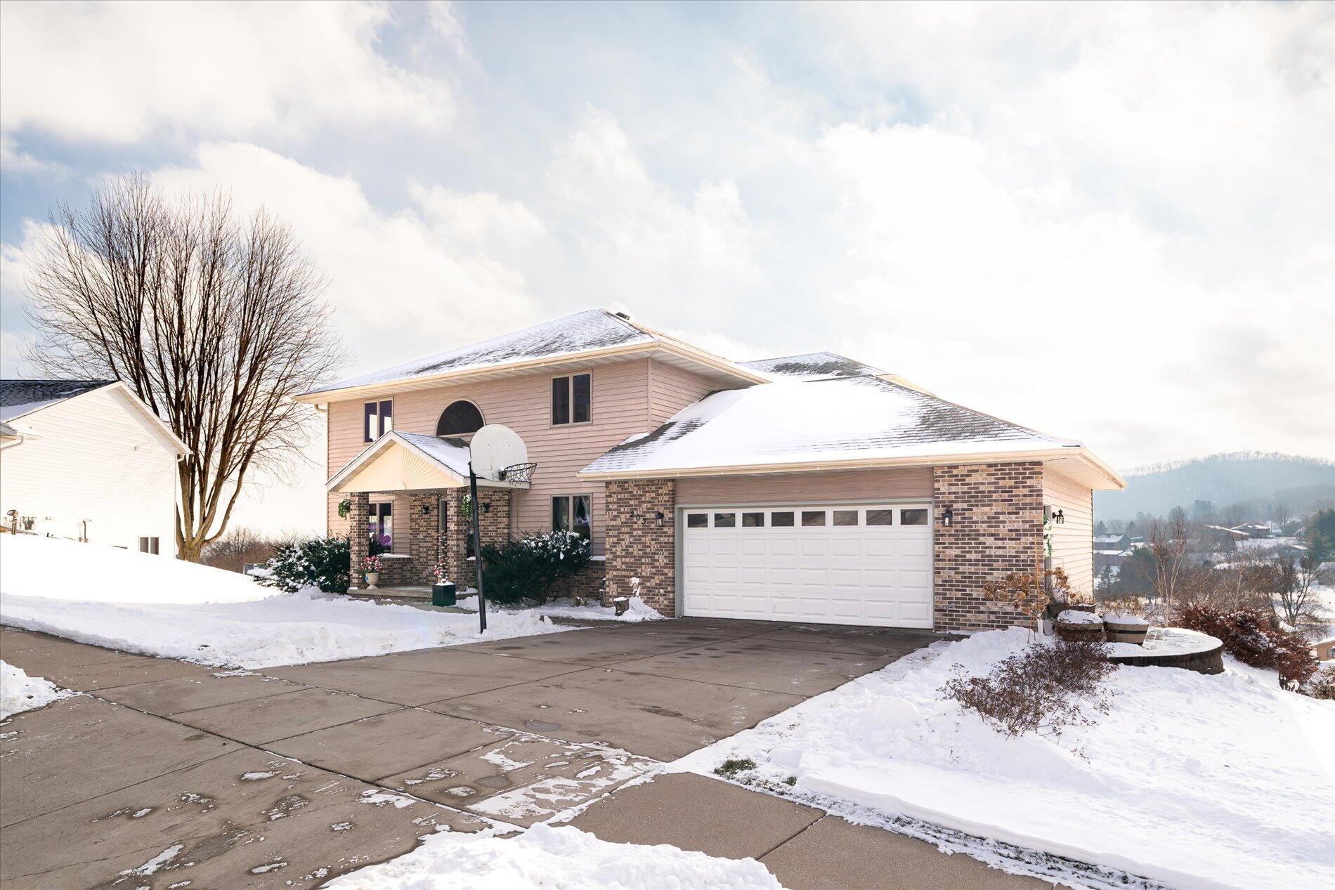203 Eagles Bluff Road La Crescent, MN 55947 - Photo 3 of 45 33-203 Eagles Bluff Rd LaCrescent-02651