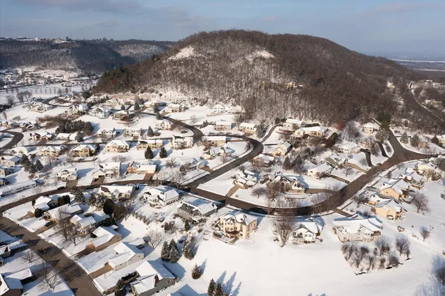 $662,000 | 203 Eagles Bluff Road, La Crescent, MN 55947