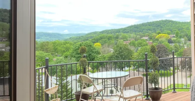 $662,000 | 203 Eagles Bluff Road, La Crescent, MN 55947