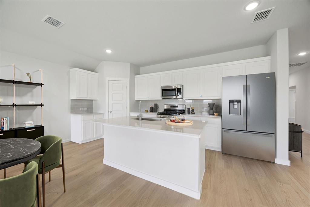 15033 Santoscoy Street Haslet, TX 76052 - Photo 4 of 27 Kitchen in the Hadley home plan by Trophy Signature Homes – REPRESENTATIVE PHOTO