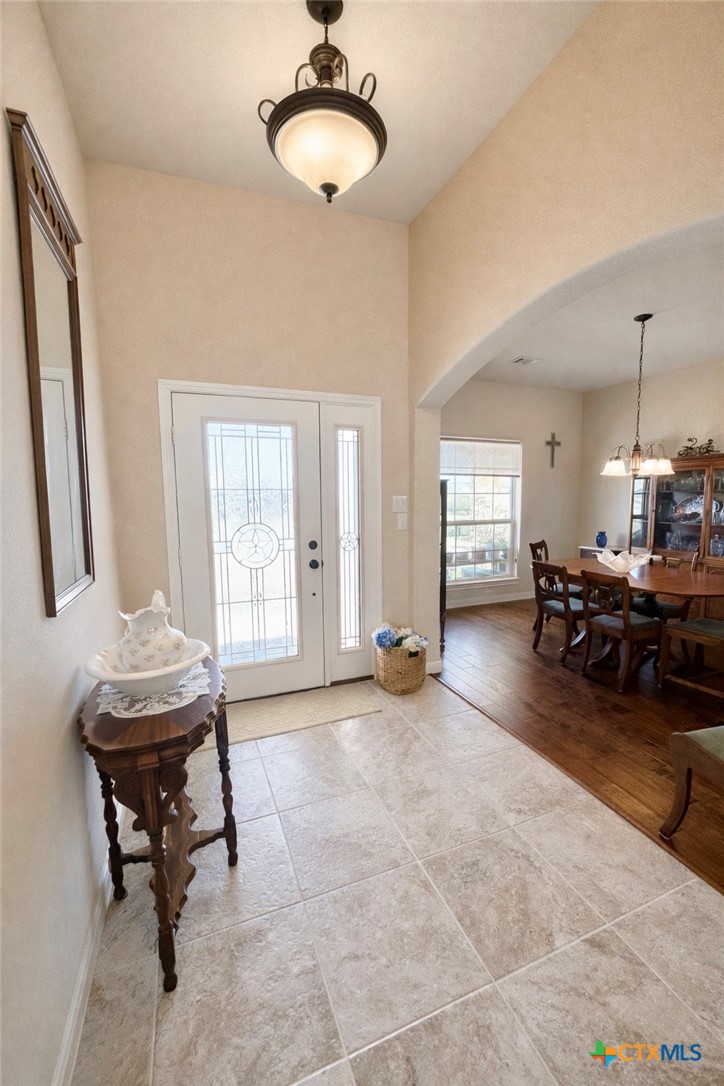 187 Tracks Trail Center Point, TX 78010 - Photo 20 of 41 Ent4ry to dining room