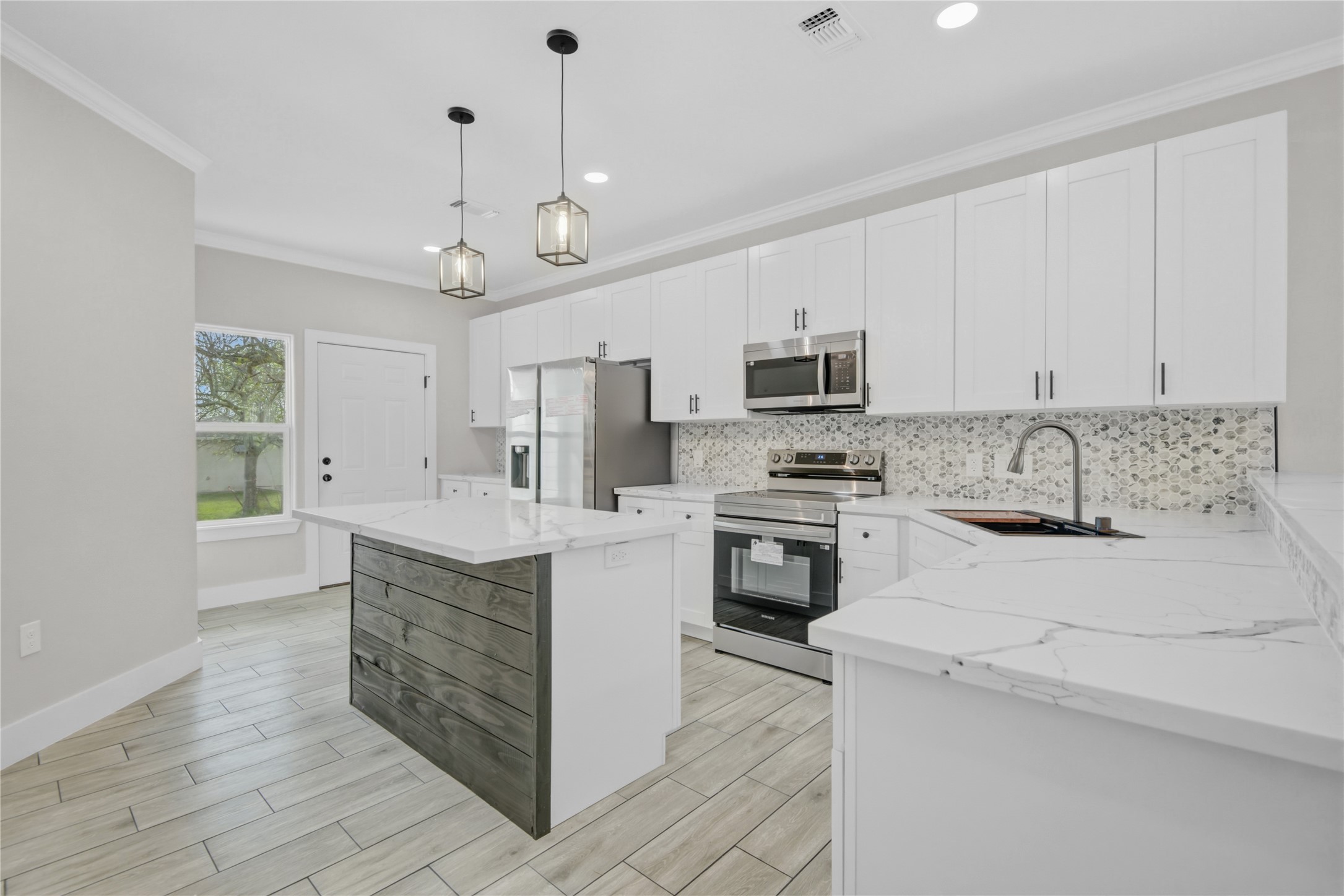 1409 N Avenue South Freeport, TX 77541 - Photo 12 of 33