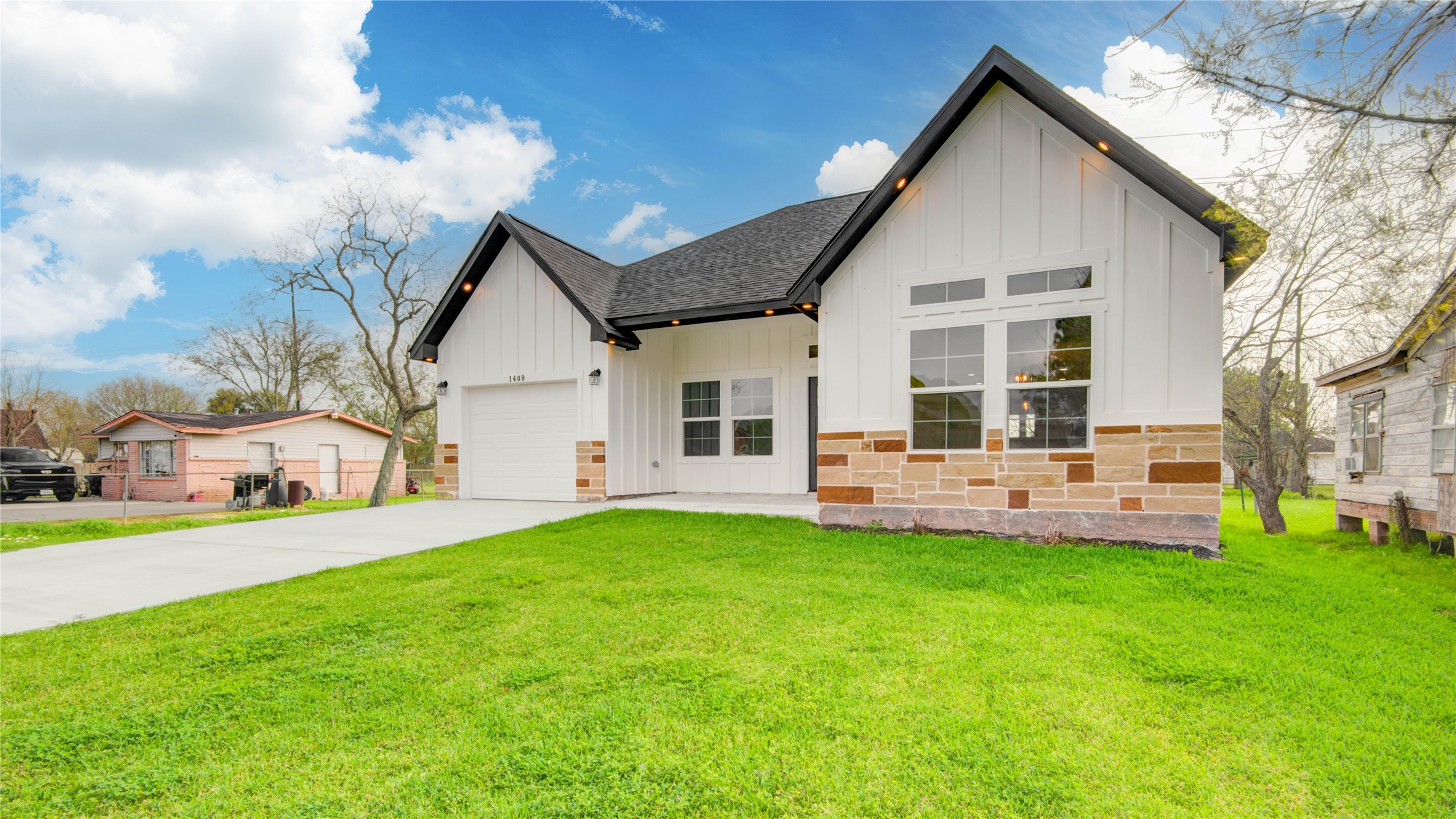 1409 N Avenue South Freeport, TX 77541 - Photo 4 of 33