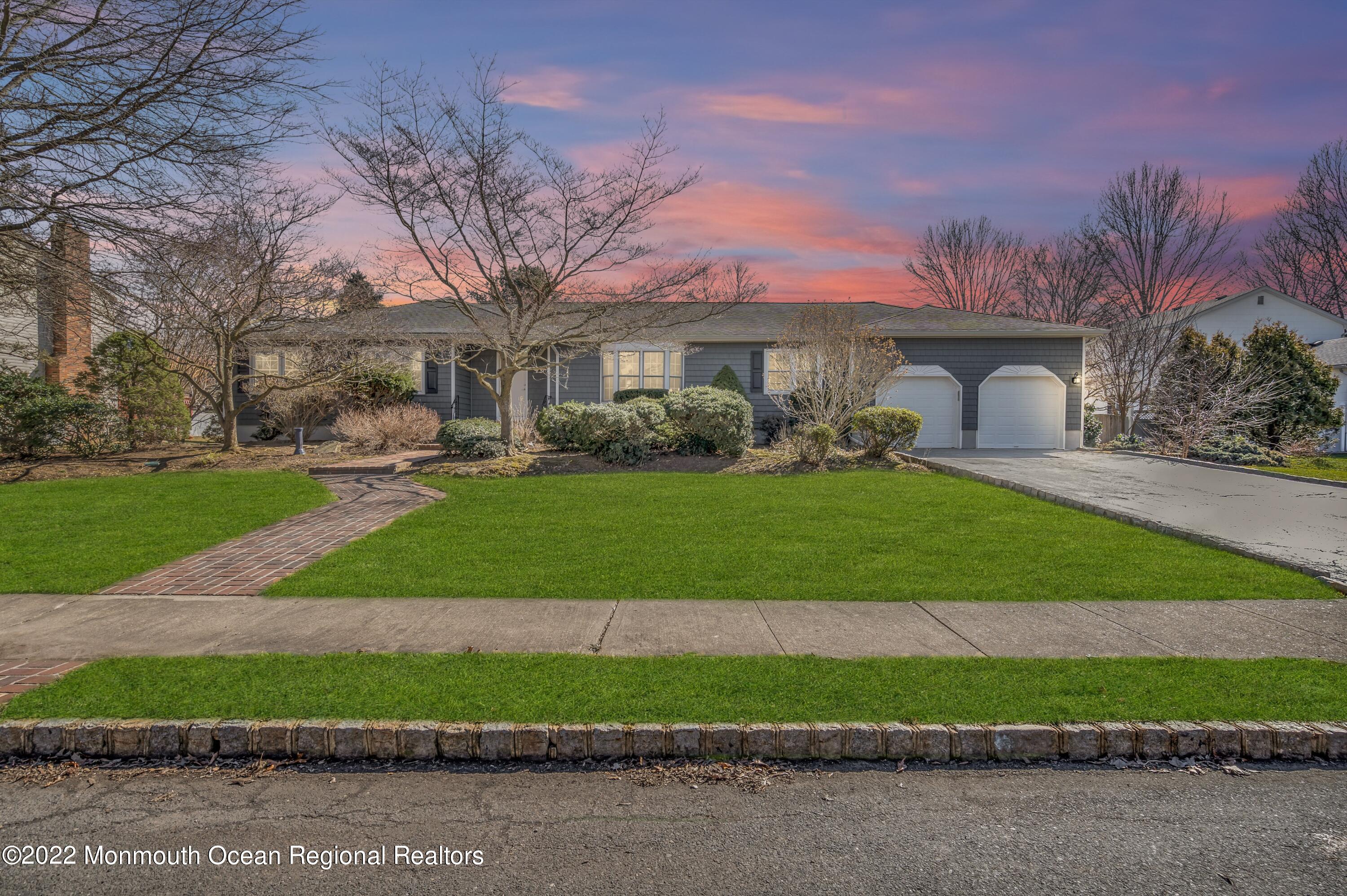 49 Rockwell Circle Marlboro, NJ 07746 - Photo 1 of 44 86ef52dd98c9395