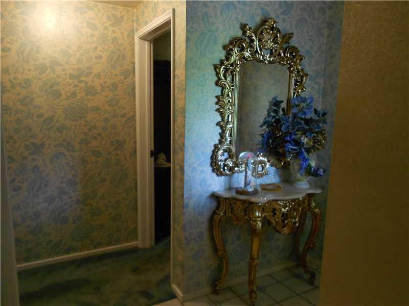 1028 Richard Road North Huntingdon, PA 15642 - Photo 7 of 22 Entry/Foyer.