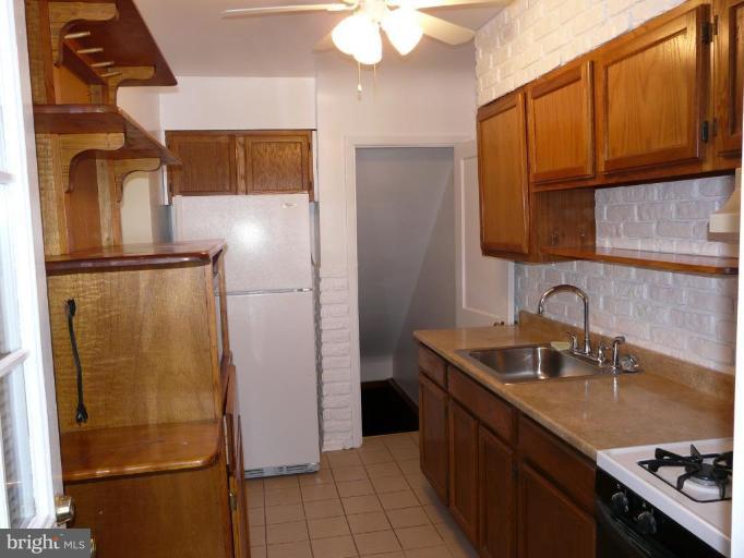 2082 Jasmine Road Dundalk, MD 21222 - Photo 4 of 14 Beautiful Kitchen
