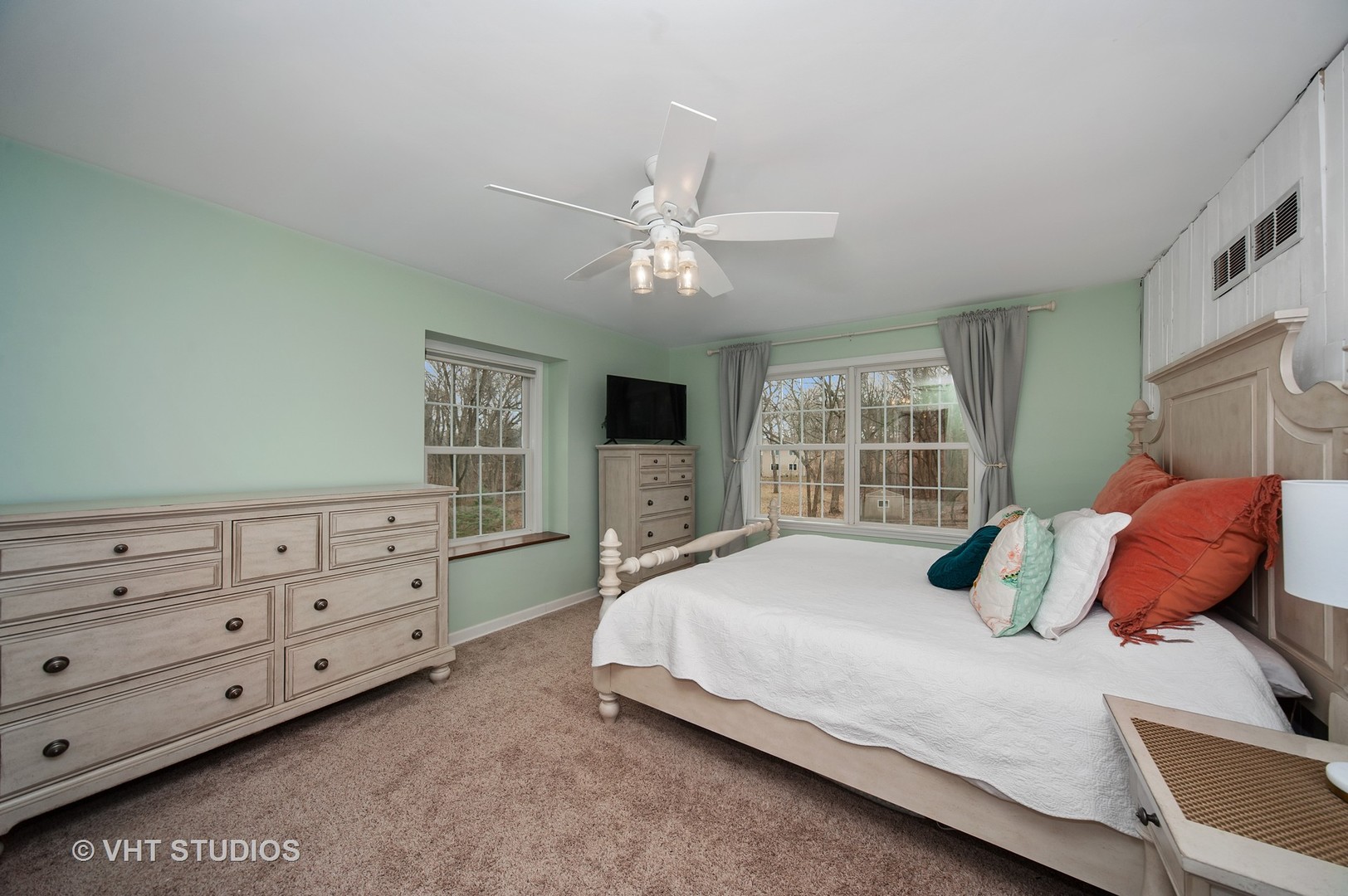 21 Gromer Road Elgin, IL 60120 - Photo 11 of 16 Gallery Image 11