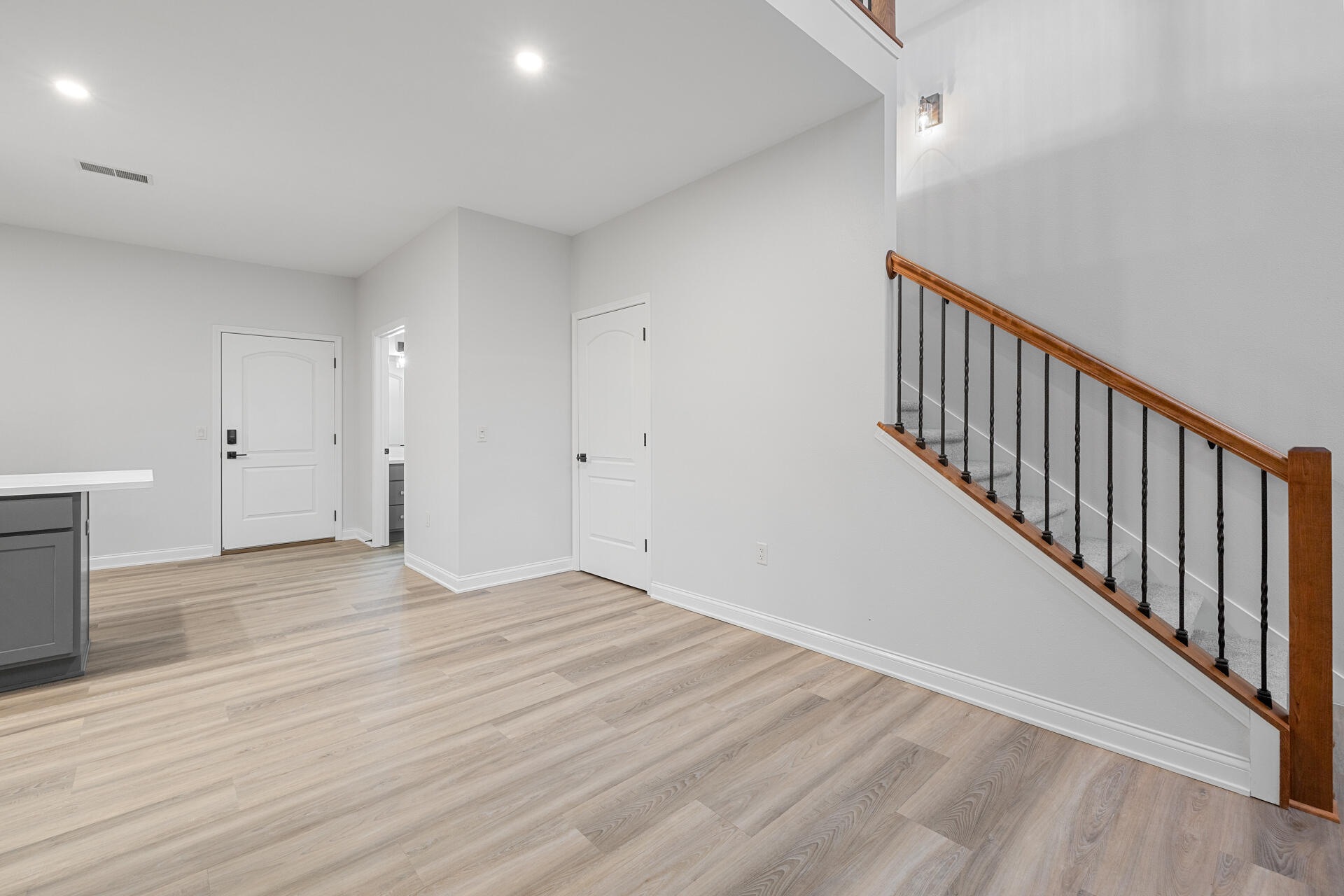 572 Cedar Bluffs Way Slinger, WI 53086 - Photo 15 of 37 5-Interior_572 Cedar Bluffs Way