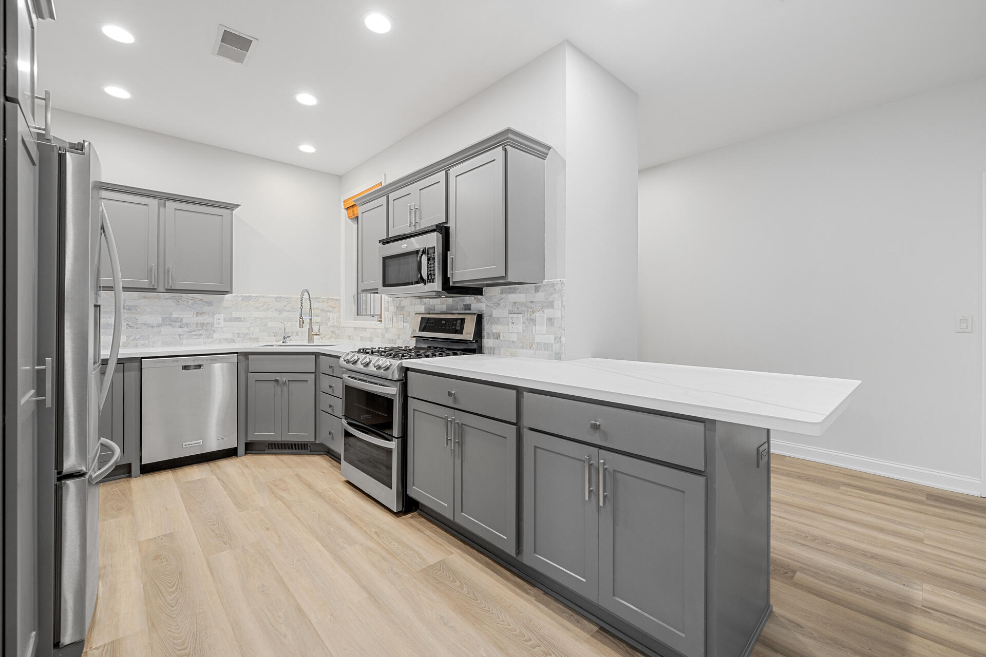 572 Cedar Bluffs Way Slinger, WI 53086 - Photo 17 of 37 7-Interior_572 Cedar Bluffs Way