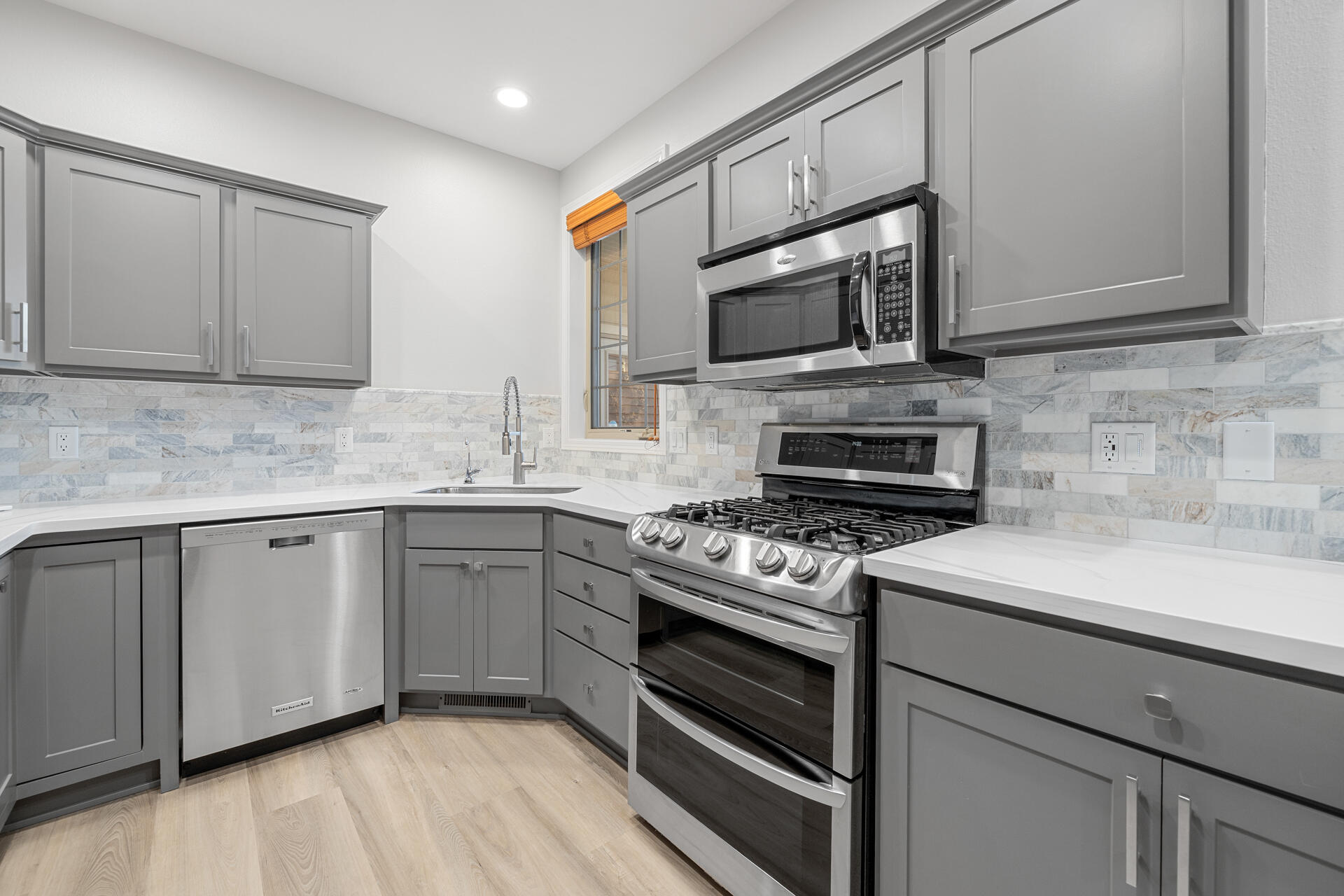 572 Cedar Bluffs Way Slinger, WI 53086 - Photo 19 of 37 9-Interior_572 Cedar Bluffs Way