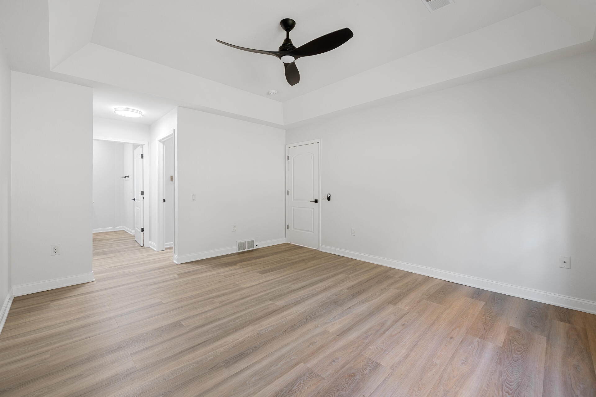 572 Cedar Bluffs Way Slinger, WI 53086 - Photo 23 of 37 12-Interior_572 Cedar Bluffs Way