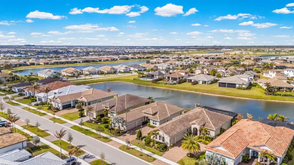 $640,000 | 9122 Southwest Pepoli Way, Port St. Lucie, FL 34987
