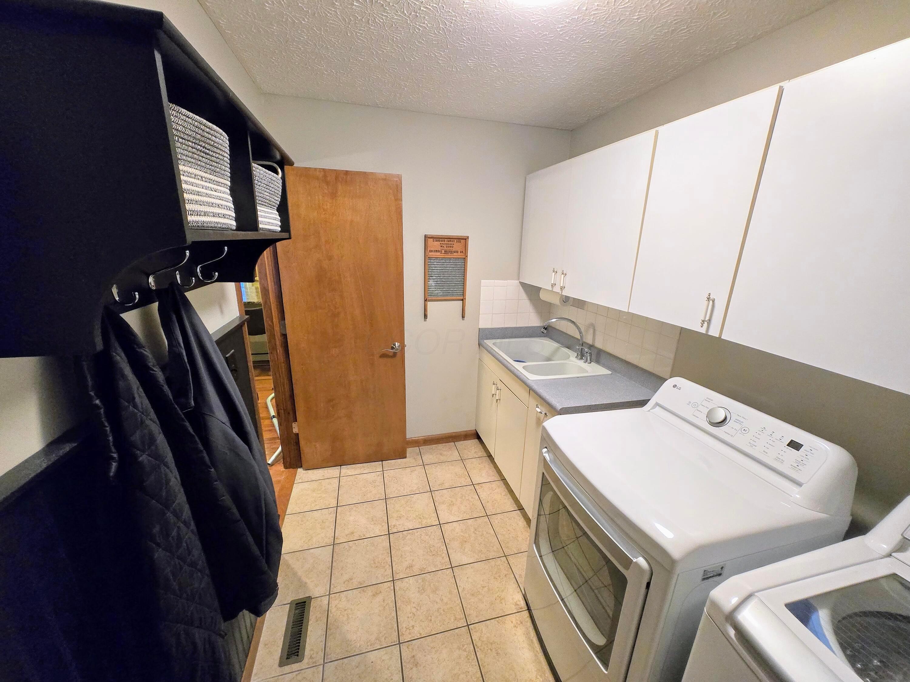 7912 Pinehill Road Lewis Center, OH 43035 - Photo 22 of 28 13 Laundry