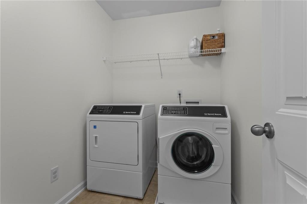 369 Franklin Lane Acworth, GA 30102 - Photo 22 of 27 a utility room with dryer and washer