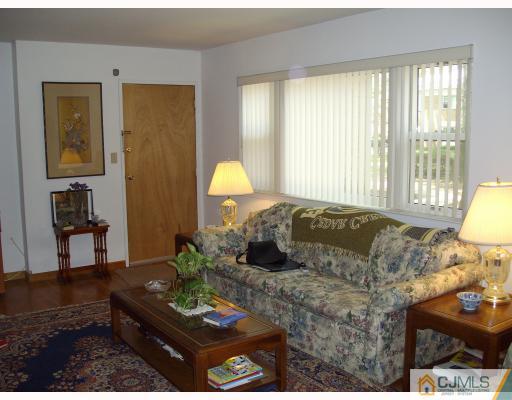 170 Evergreen Road, Unit 13A Metuchen, NJ 08840 - Photo 2 of 10 Gallery Image 2