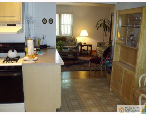 170 Evergreen Road, Unit 13A Metuchen, NJ 08840 - Photo 4 of 10 Gallery Image 4