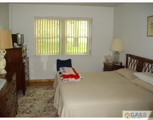 170 Evergreen Road, Unit 13A Metuchen, NJ 08840 - Photo 7 of 10 Gallery Image 7