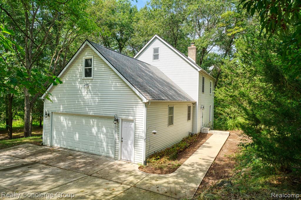 9376 Chambers Road Pinckney, MI 48169 - Photo 2 of 31