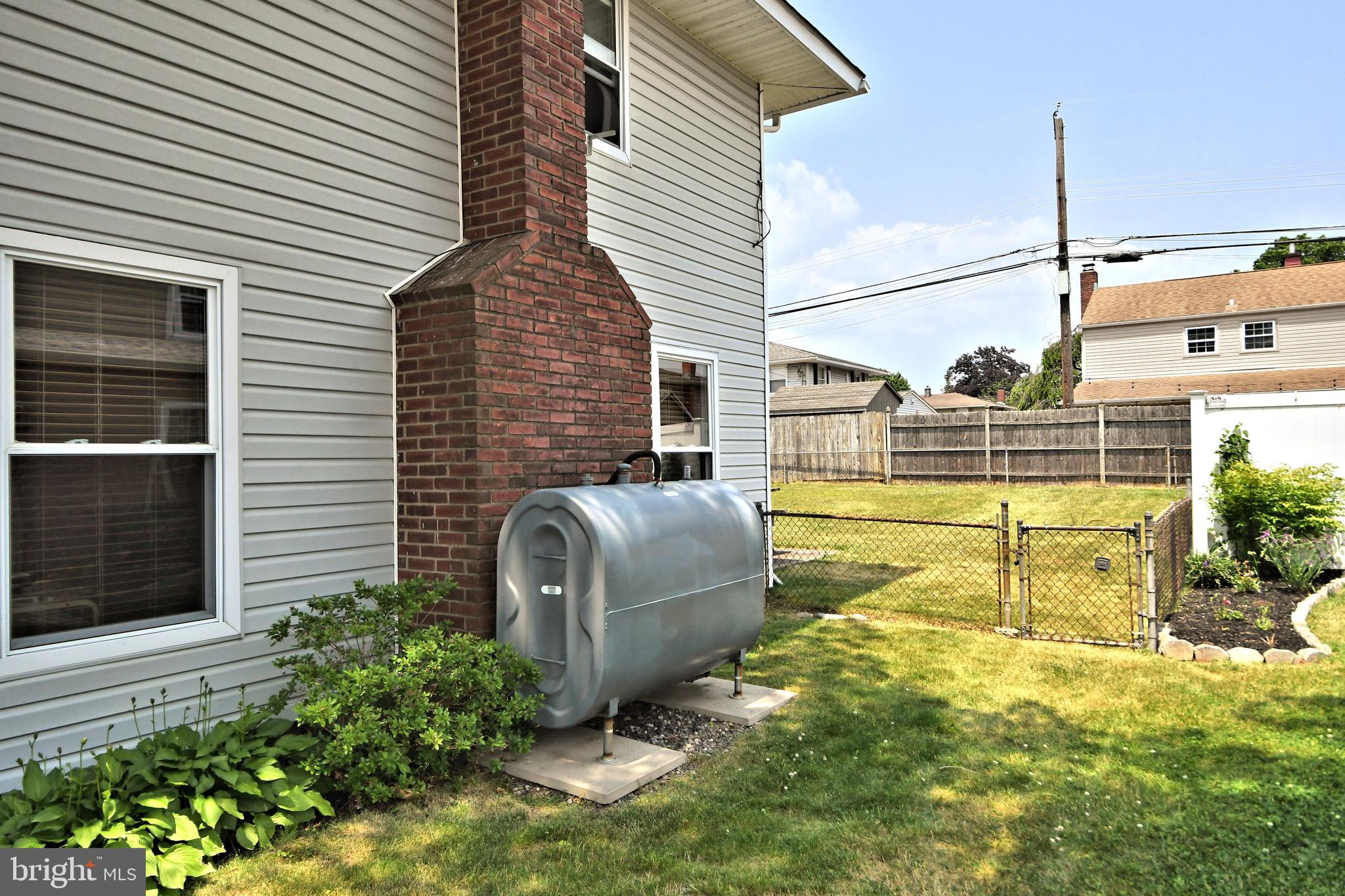 29 Tweed Road Levittown, PA 19056 - Photo 4 of 42