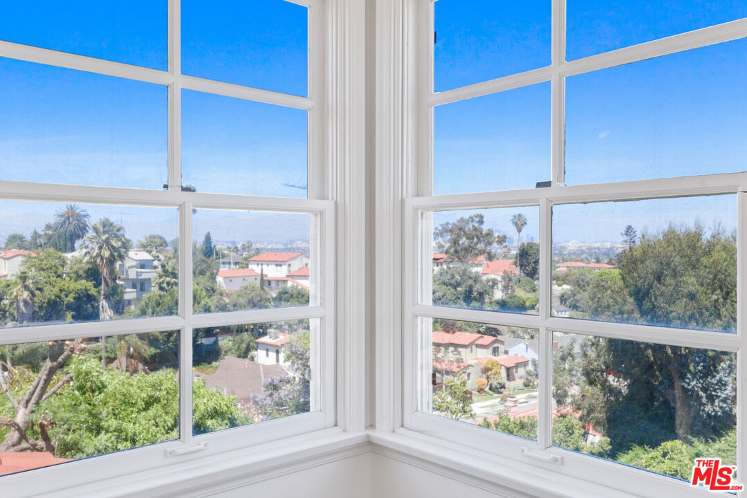 3851 Olympiad Drive View Park, CA 90043 - Photo 23 of 35 a view of a balcony with an outdoor space